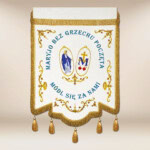 Chorągiew haftowana z wizerunkiem Św. Jana Pawła II