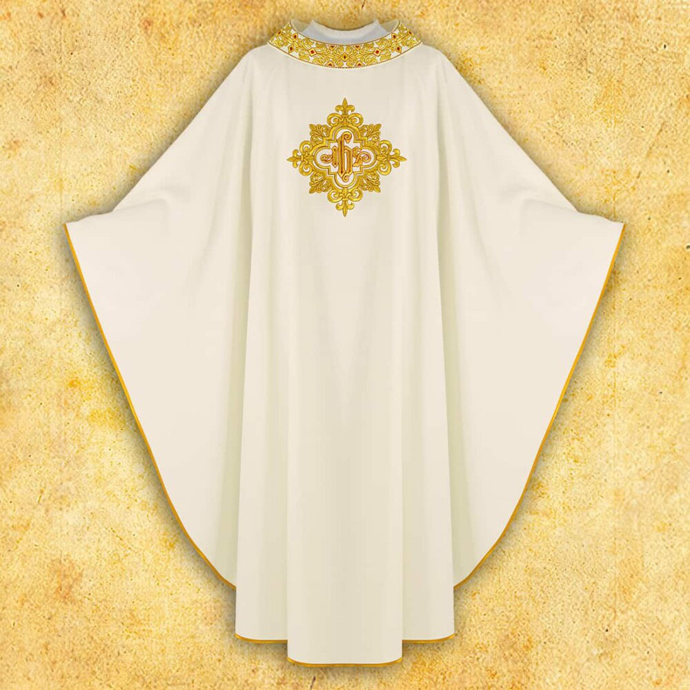 Haftowany ornat z IHS ecru