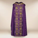 Kapa haftowana fioletowa IHS