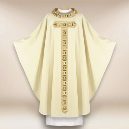 Liturgiczny ornat haftowany ecru