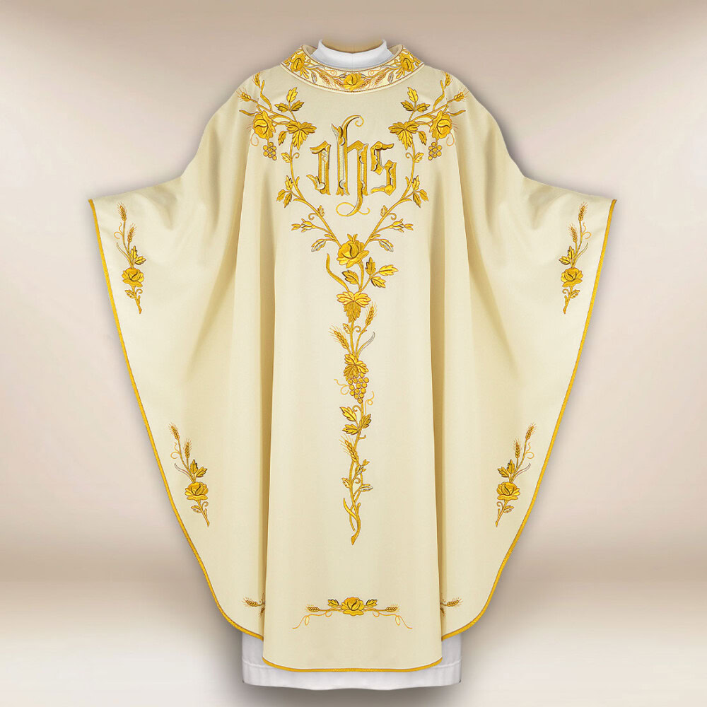 Ornat haftowany “Magnificat”