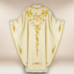 Ornat haftowany “Magnificat”