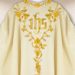 Ornat haftowany “Magnificat”