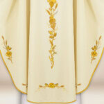 Ornat haftowany “Magnificat”