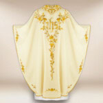 Ornat haftowany “Magnificat”