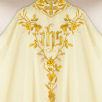 Ornat haftowany “Magnificat”