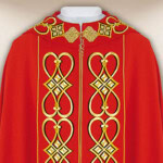 Kapa haftowana “IHS”