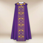 Kapa haftowana “IHS”