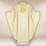Ornat liturgiczny z haftem IHS