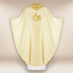 Ornat liturgiczny z haftem IHS