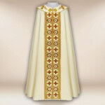 Kapa liturgiczna haftowana z symbolem Baranka