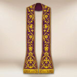 Fioletowa liturgiczna stuła rzymska haftowana