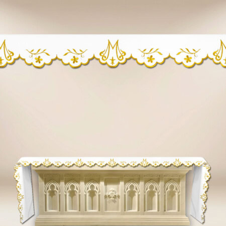 Obrus z delikatnym złotym haftem maryjnym