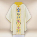 Elegancki ornat liturgiczny haftowany z motywem maryjnym