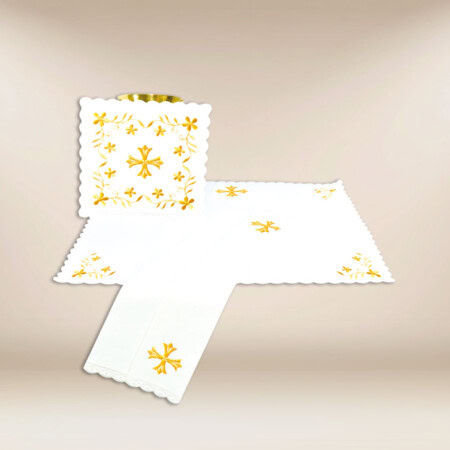 Bielizna kielichowa z złotym haftem