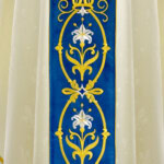 Ornat liturgiczny haftowany maryjny
