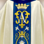 Ornat liturgiczny haftowany maryjny