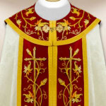 Kapa haftowana ecru bordo