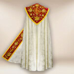 Kapa haftowana ecru bordo