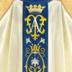 Ornat haftowany "Maria D'Oro-Bianco"