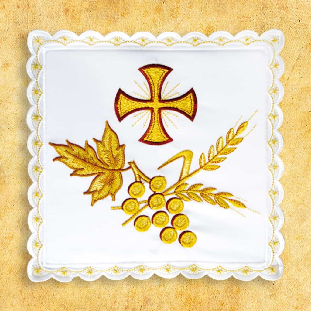 Palka haftowana biała nr 12