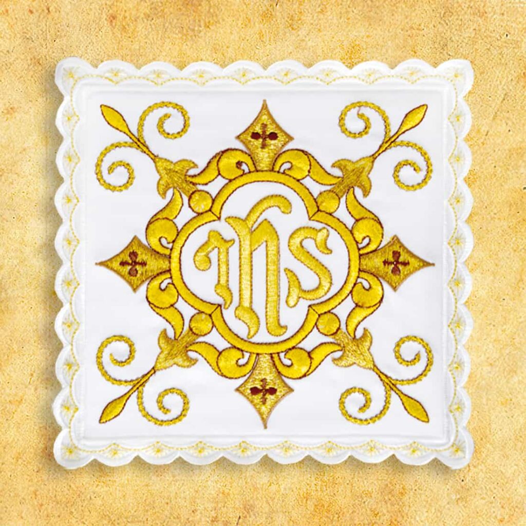 Palka haftowana biała nr 12