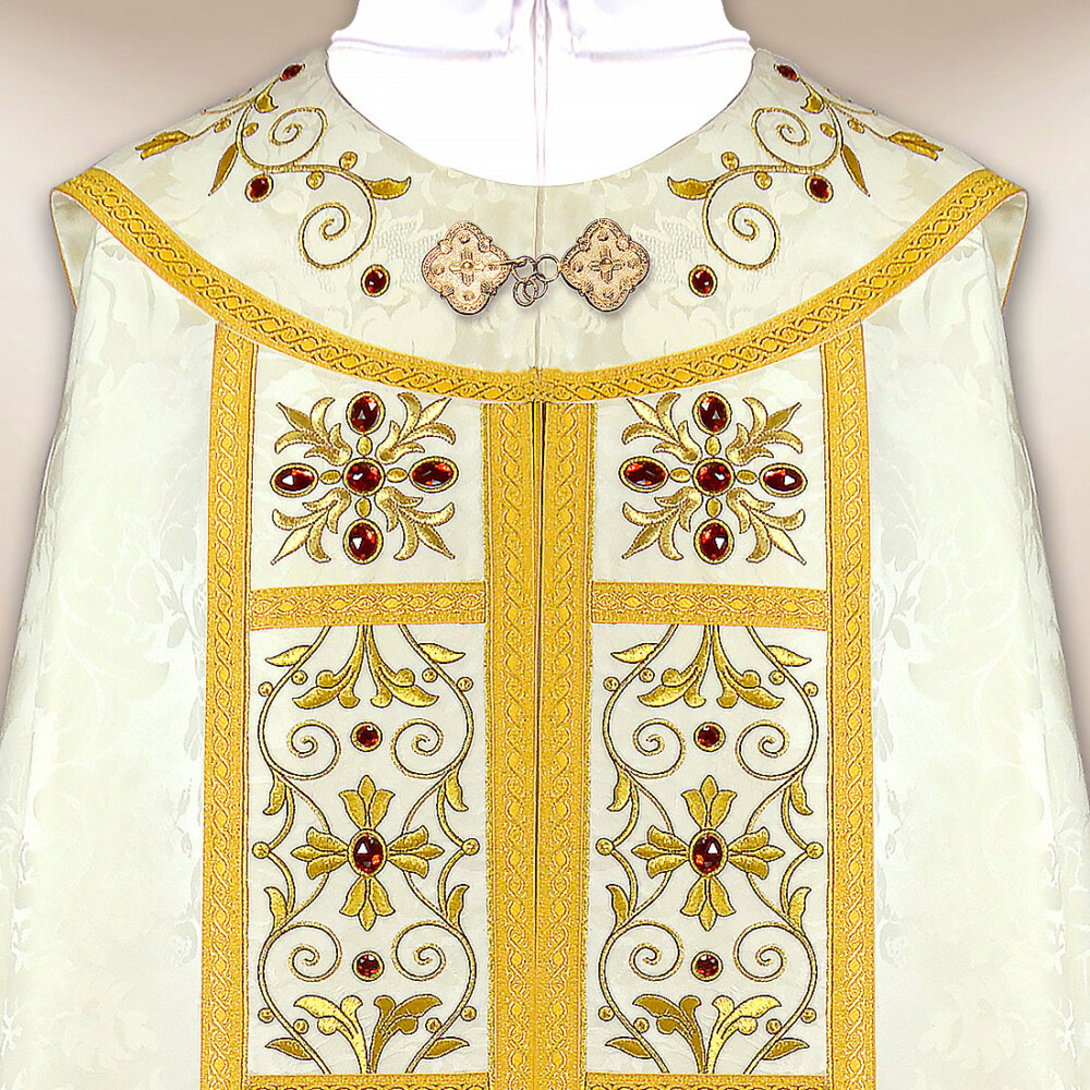 Haftowana kapa liturgiczna w kolorze ecru