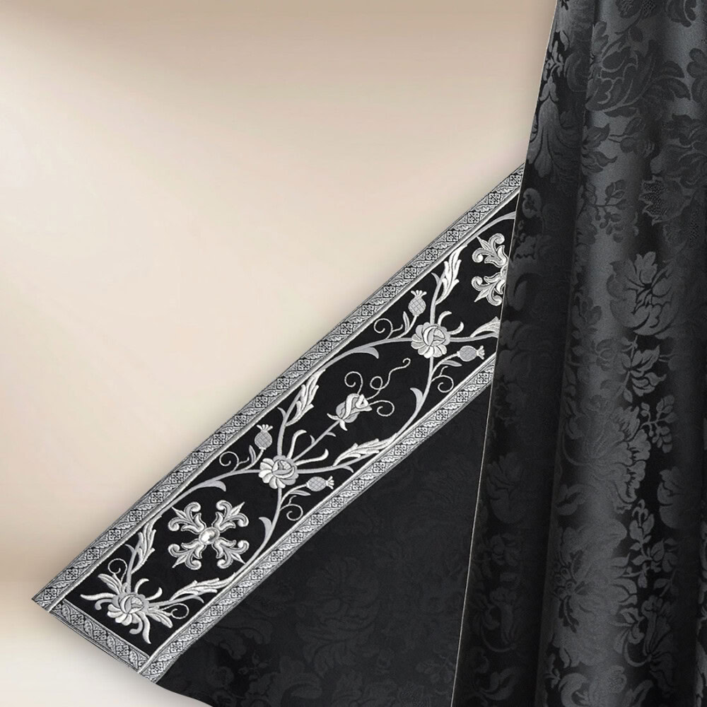 Haftowana kapa liturgiczna w kolorze czarnym