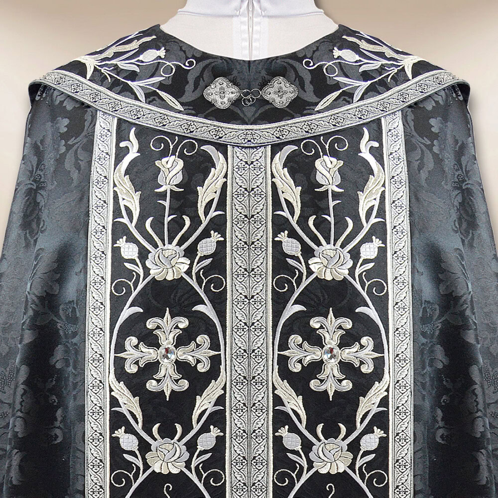 Haftowana kapa liturgiczna w kolorze czarnym