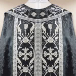 Haftowana kapa liturgiczna w kolorze czarnym