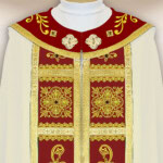 Kapa liturgiczna ecru z bordowymi galonami