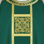 Ornat liturgiczny zielony haftowany z pasem