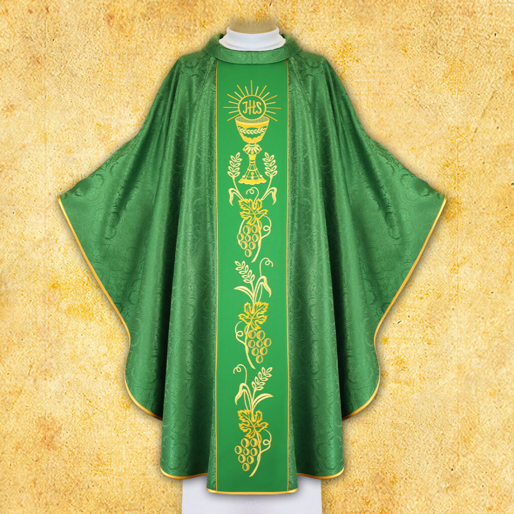 Ornat z haftowanym pasem