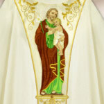 Liturgiczny ornat haftowany z wizerunkiem Św. Józefa