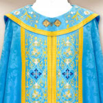 Maryjna kapa haftowana niebieska