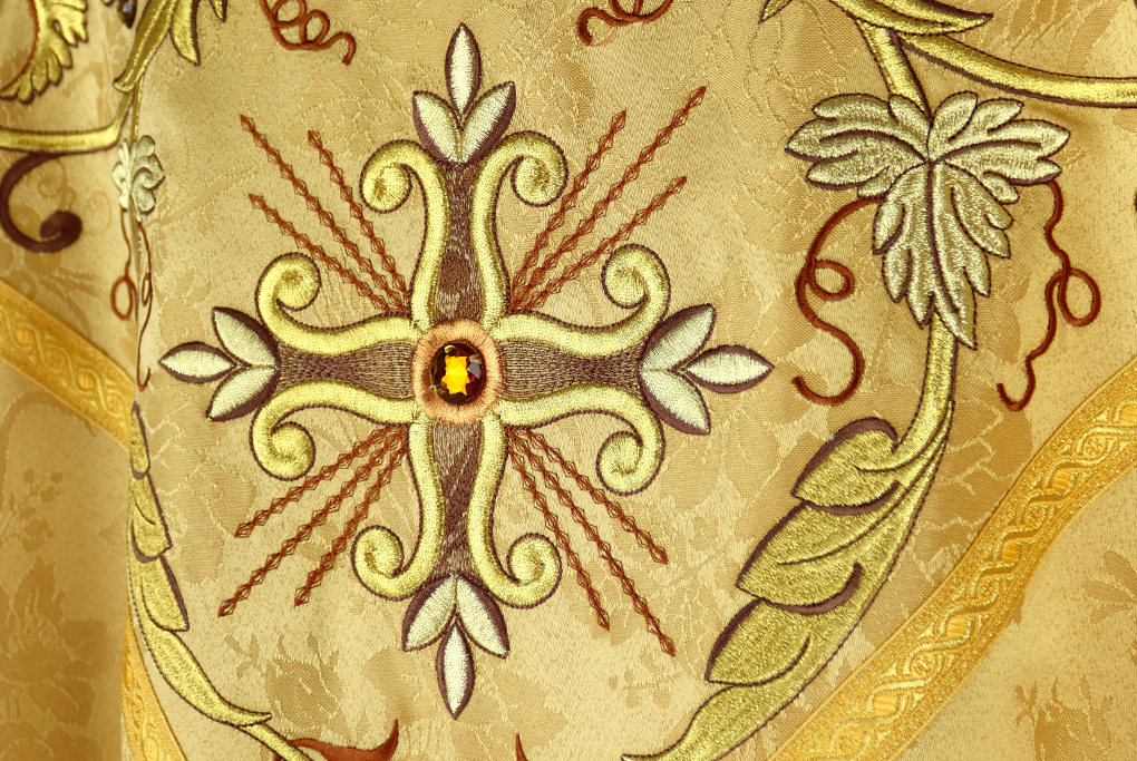 HAFT LITURGICZNY — SYMBOLIKA I ESTETYKA W SZACIE KAPŁAŃSKIEJ