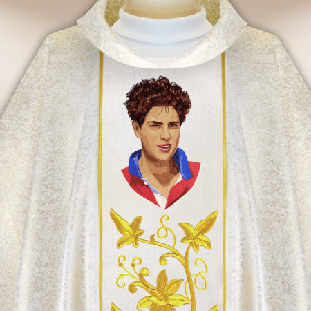 Ornat z wizerunkiem haftowanym „Św. Karol
  Acutis”