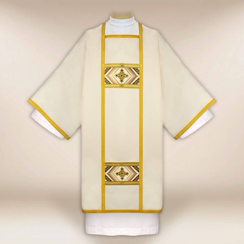Dalmatyka haftowana ecru z krzyżem