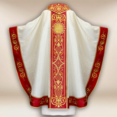 Ornat haftowany „Salve Regina”