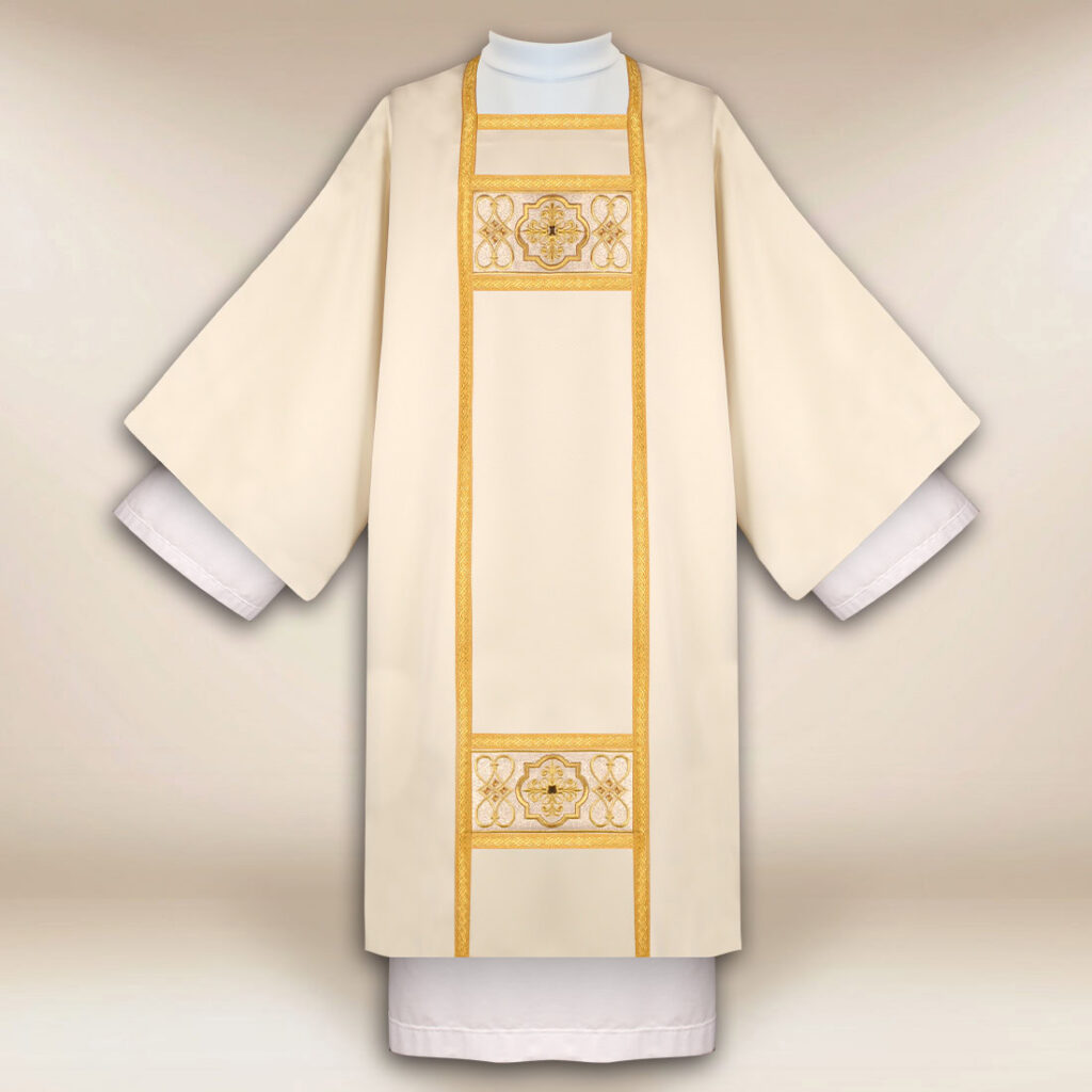 Dalmatyka haftowana ecru z krzyżem