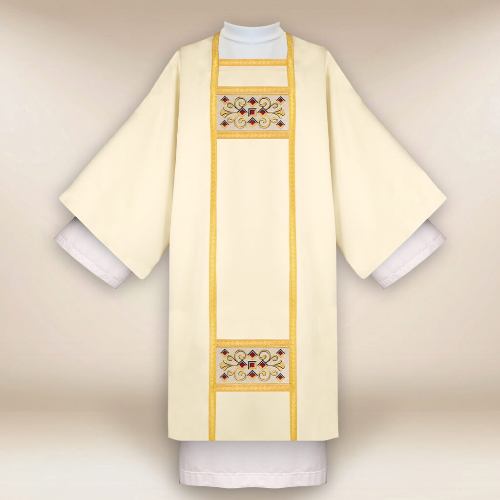 Dalmatyka haftowana ecru z krzyżem