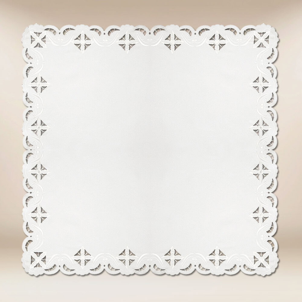 Obrus haftowany “Krzyże w kwadracie – białe” haftowany z trzech stron 512x115cm