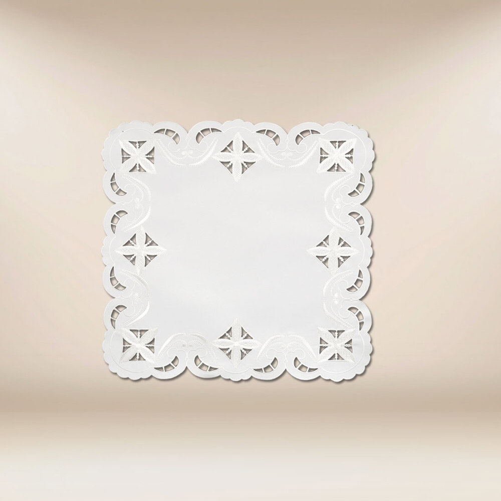 Obrus haftowany “Krzyże w kwadracie – białe” haftowany z trzech stron 512x115cm