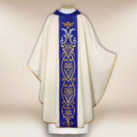 Ornat z haftowanym pasem “Maryjnym”