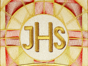haft IHS na ornacie liturgicznym z motywem Eucharystii