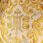 Kapa z monogramem IHS